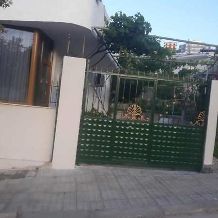 SarandëRezartアパートメント エクステリア 写真